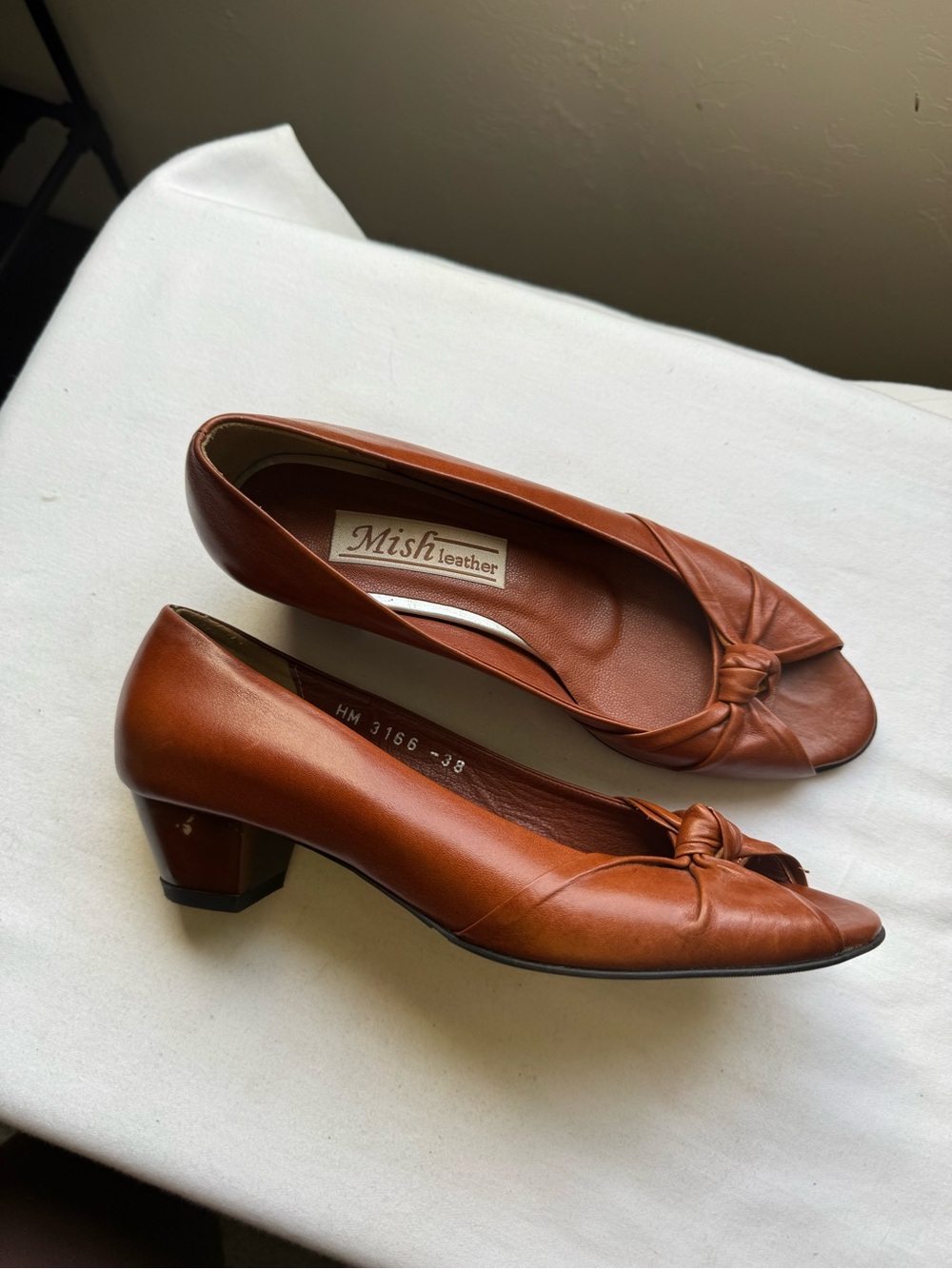 Vintage Mish Leather Heels Peep Toe with a knot, caramel brown 🤎 size 38 USA 7.5